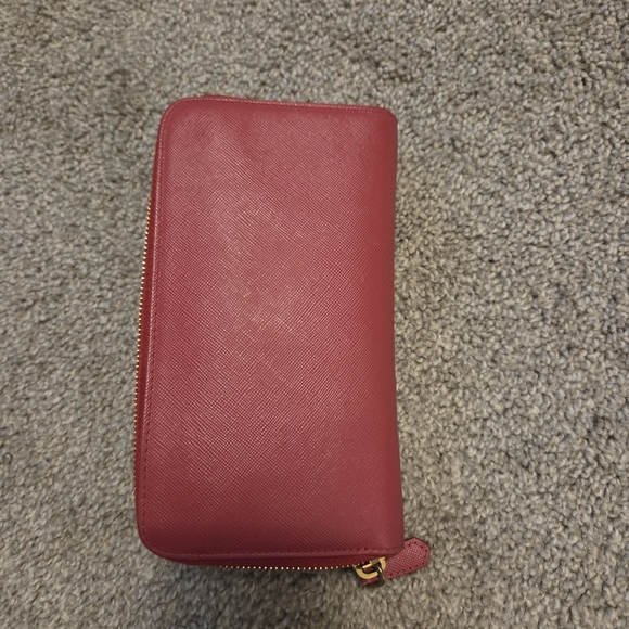 Prada Wallet - Picture 9 of 16